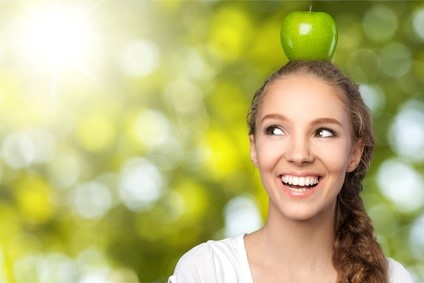 Eine ausgeglichene Ernährung, richtige Zahnpflege und regelmäßige Zahnprophylaxe tragen zu einem makellosen Lächeln bei – lassen Sie sich von unserem individuellen Prophylaxekonzept überzeugen!